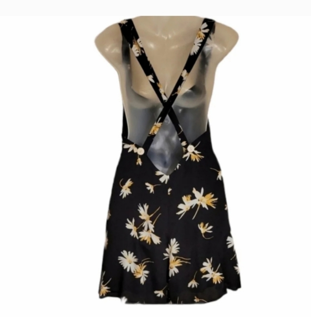 Urban Outfitters black Motif flower romper - Picture 4 of 11